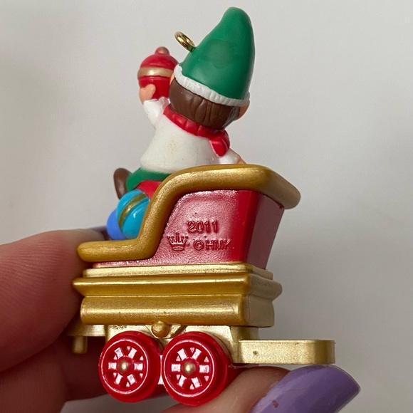 Hallmark Keepsake: 2011 "Happy Helper, Santa's Holiday Train" Miniature Ornament - Picture 5 of 10